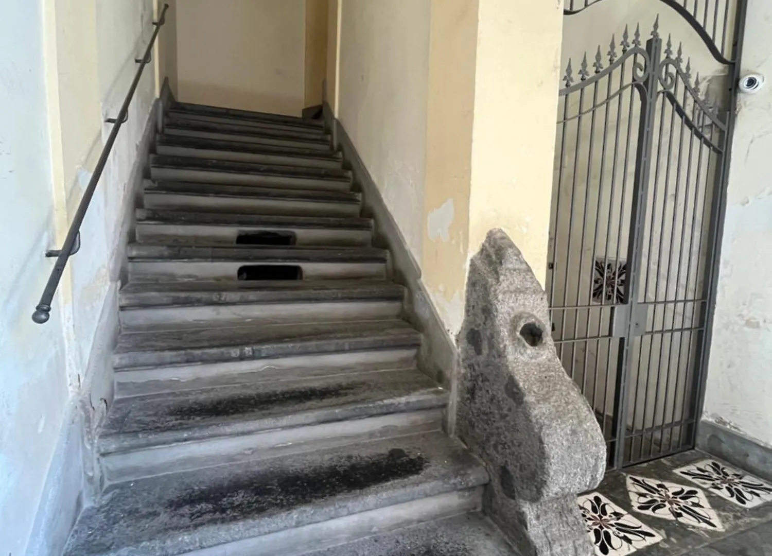 Mini Domus Al Centro Storico Di Napoliアパートメント